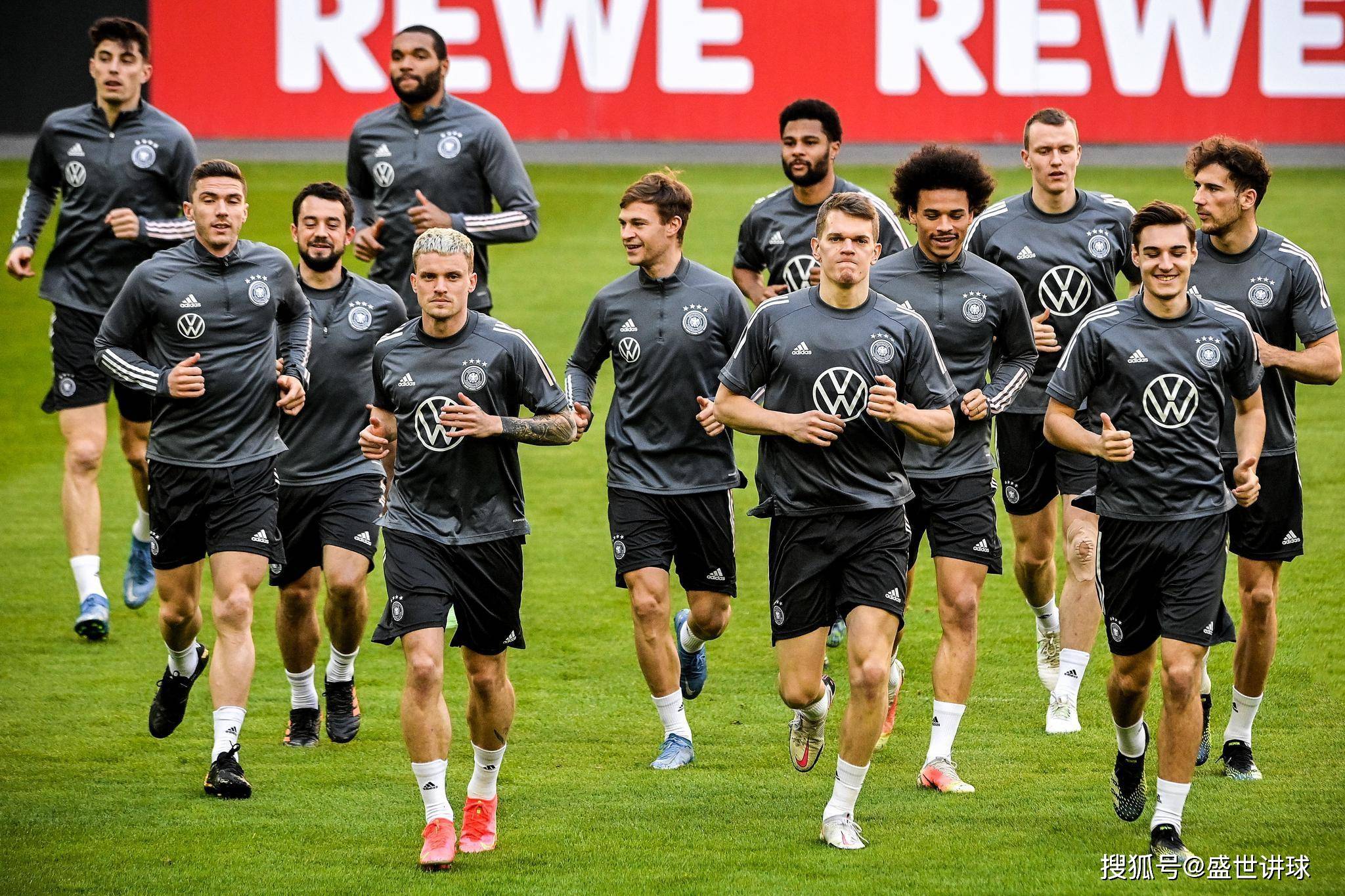 新葡京娱乐城-德国足球队壮烈奋斗，丹麦队表现超乎意料令人惊叹(德国丹麦队比分)