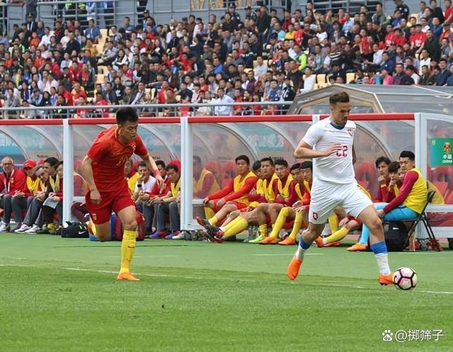 新葡京娱乐城-球场风云，国内足球呈现白热化竞争